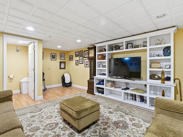 30 John F Kennedy Ave, Clinton MA 01510