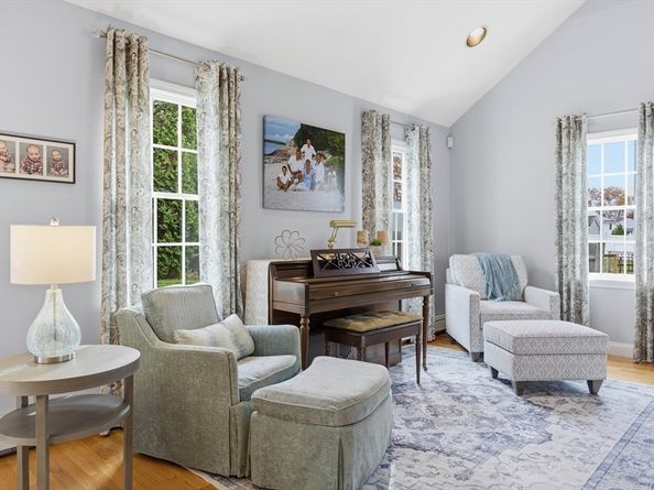 30 John F Kennedy Ave, Clinton MA 01510