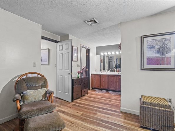 9 Ledgewood Way 6, Peabody MA 01960