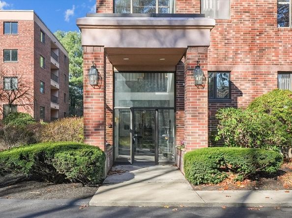 9 Ledgewood Way 6, Peabody MA 01960