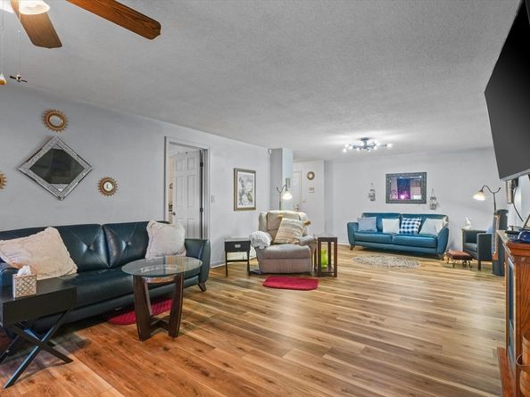 9 Ledgewood Way 6, Peabody MA 01960