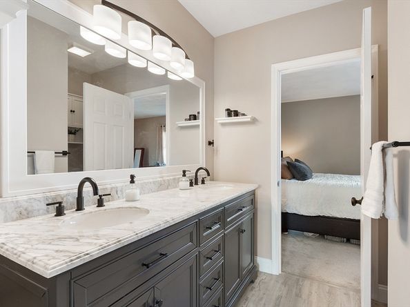 172 Patrick Rd 172, Tewksbury MA 01876