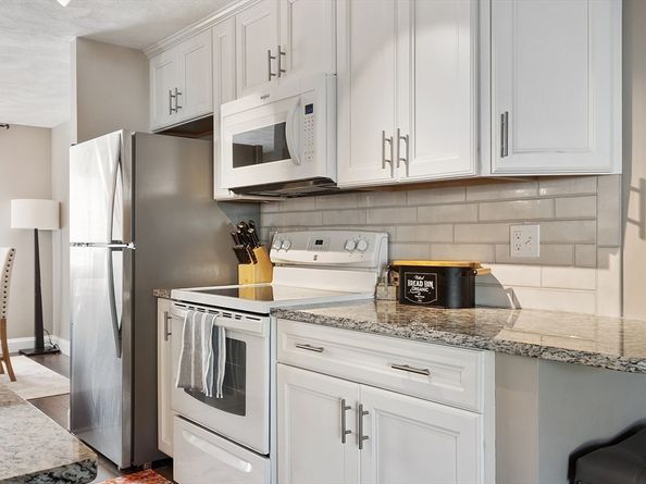 172 Patrick Rd 172, Tewksbury MA 01876