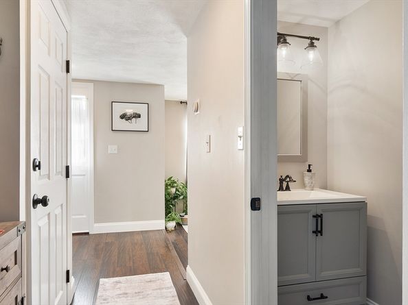 172 Patrick Rd 172, Tewksbury MA 01876