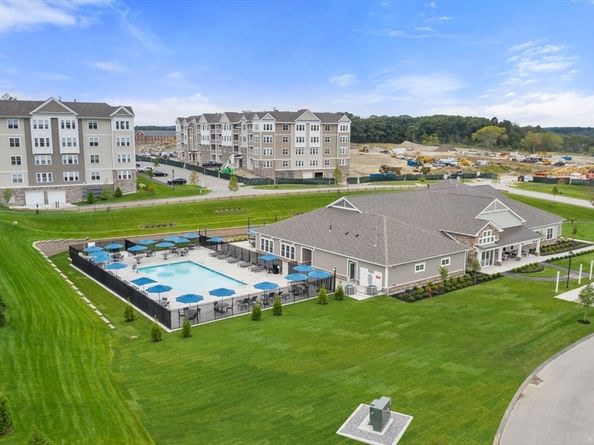 5 Peters Farm Way 105, Westborough MA 01581