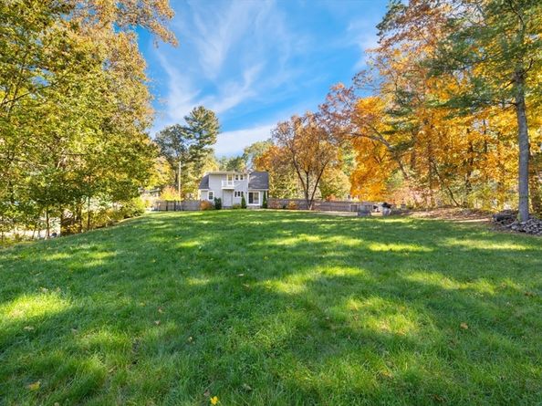 928 Main St, Lynnfield MA 01940