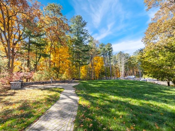 928 Main St, Lynnfield MA 01940