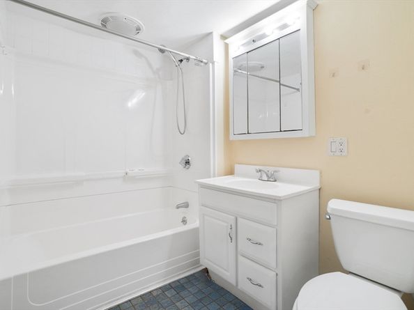 928 Main St, Lynnfield MA 01940