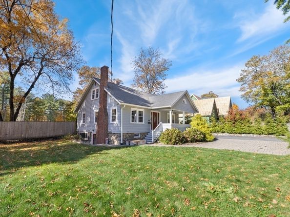 928 Main St, Lynnfield MA 01940