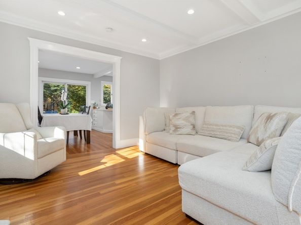 928 Main St, Lynnfield MA 01940