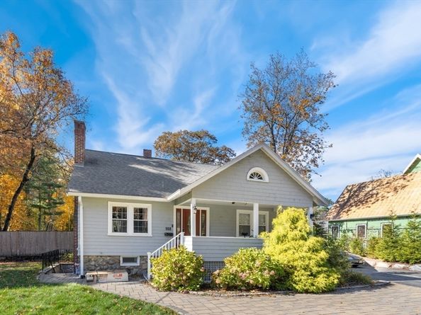 928 Main St, Lynnfield MA 01940