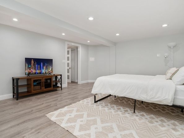 928 Main St, Lynnfield MA 01940