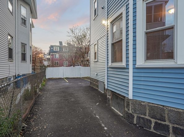 381 Adams St 3, Boston MA 02122