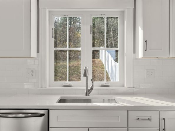 93 Providence St B, Mendon MA 01756