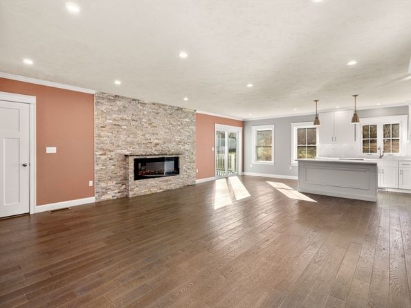 93 Providence St B, Mendon MA 01756