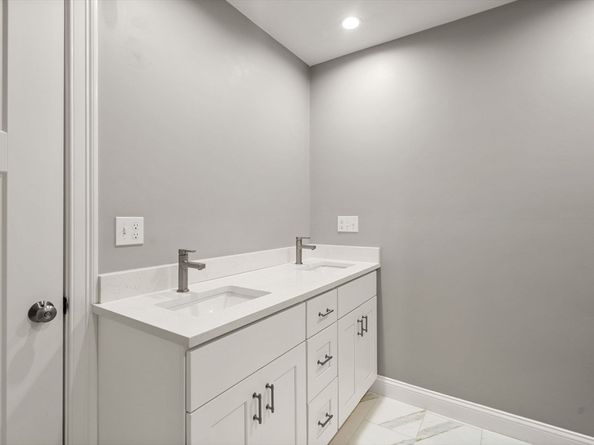 93 Providence St B, Mendon MA 01756