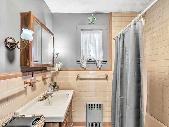 34 Glendale Ave, Peabody MA 01960