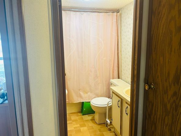 51 Champagne Rd, Gardner MA 01440