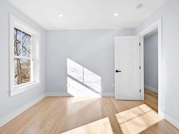 71 Readville St B, Boston MA 02136