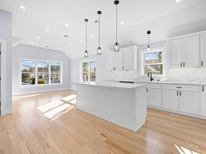 71 Readville St B, Boston MA 02136