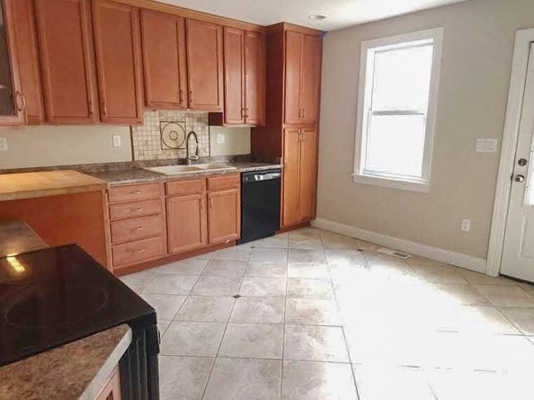 17 Overlook St 17, Northbridge MA 01588