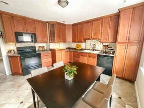 17 Overlook St 17, Northbridge MA 01588