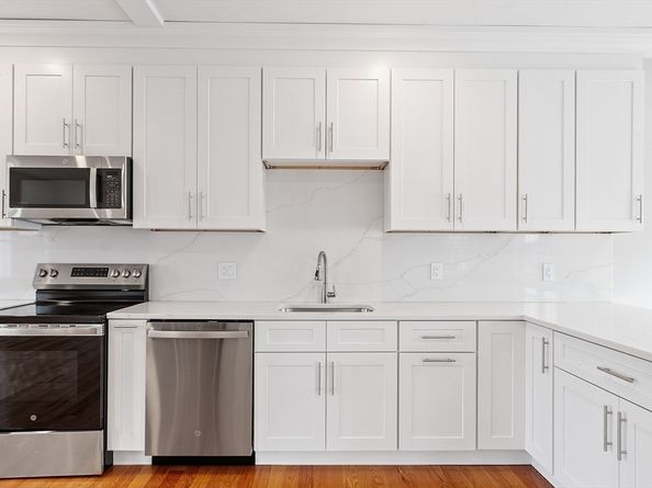 10 Windsor Street C, Worcester MA 01605