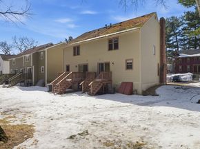 331 Wellman Ave 331, Chelmsford MA 01863