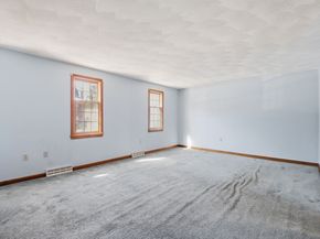 331 Wellman Ave 331, Chelmsford MA 01863