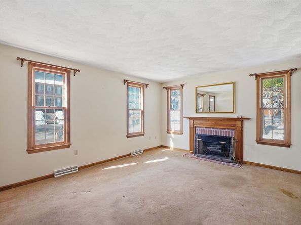 331 Wellman Ave 331, Chelmsford MA 01863