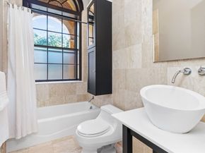 60 W Glen Rd 101, Brookline MA 02445