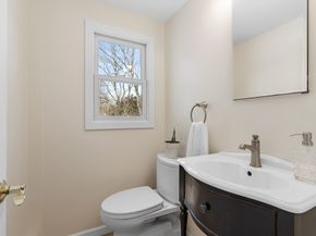 1 Maureen Rd, Lexington MA 02420