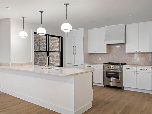 421 Saratoga 201, Boston MA 02128