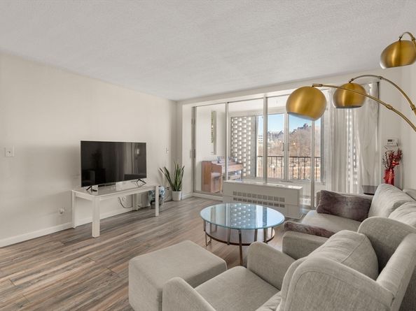 33 Pond Ave 919, Brookline MA 02445