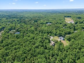 215 North St, Upton MA 01568
