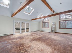 215 North St, Upton MA 01568