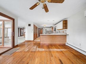 215 North St, Upton MA 01568