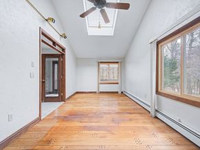215 North St, Upton MA 01568