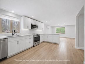 215 North St, Upton MA 01568