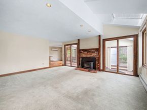 215 North St, Upton MA 01568