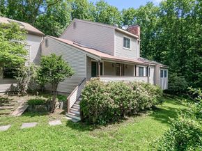 215 North St, Upton MA 01568