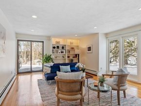 141 Chestnut Cir 141, Lincoln MA 01773