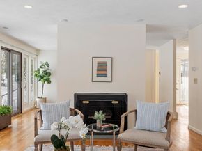 141 Chestnut Cir 141, Lincoln MA 01773