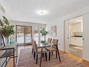 141 Chestnut Cir 141, Lincoln MA 01773