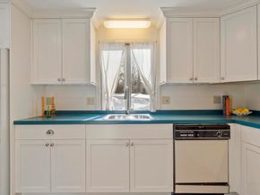 141 Chestnut Cir 141, Lincoln MA 01773