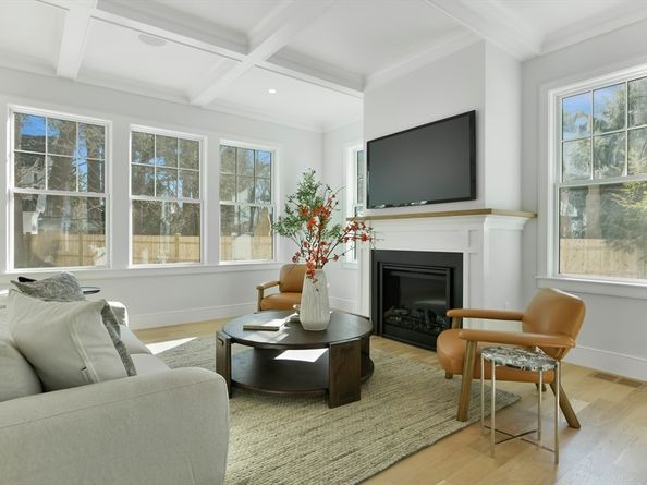 38 Parker Rd, Wellesley MA 02482