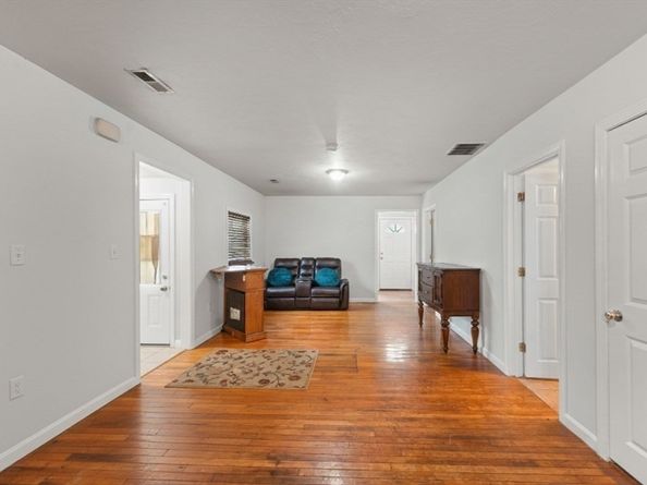 18 Edinboro, Brockton MA 02301