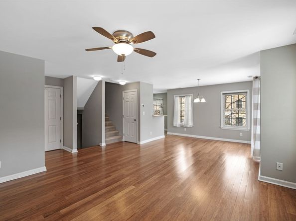 311 Gazebo Cir 311, Reading MA 01867