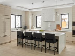 16 Dorcar Rd, Newton MA 02467