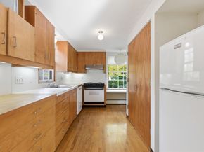 12 Gray Gardens W, Cambridge MA 02138